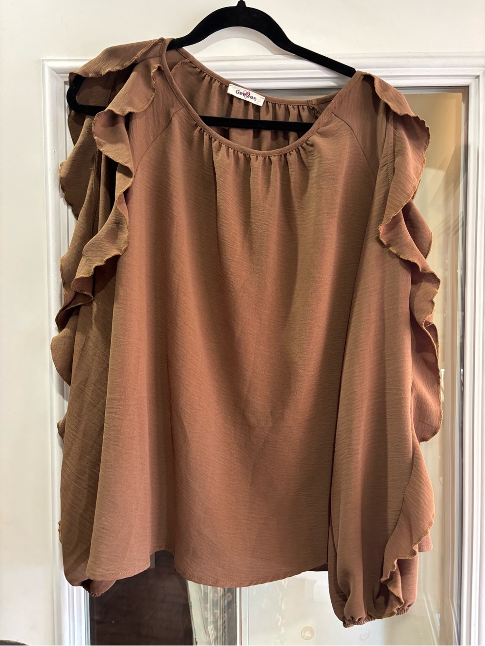 Cold-Shoulder Ruffle Blouse in Brown